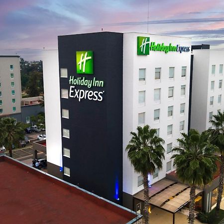 Holiday Inn Express Guadalajara Aeropuerto By Ihg Las Pintas Екстериор снимка
