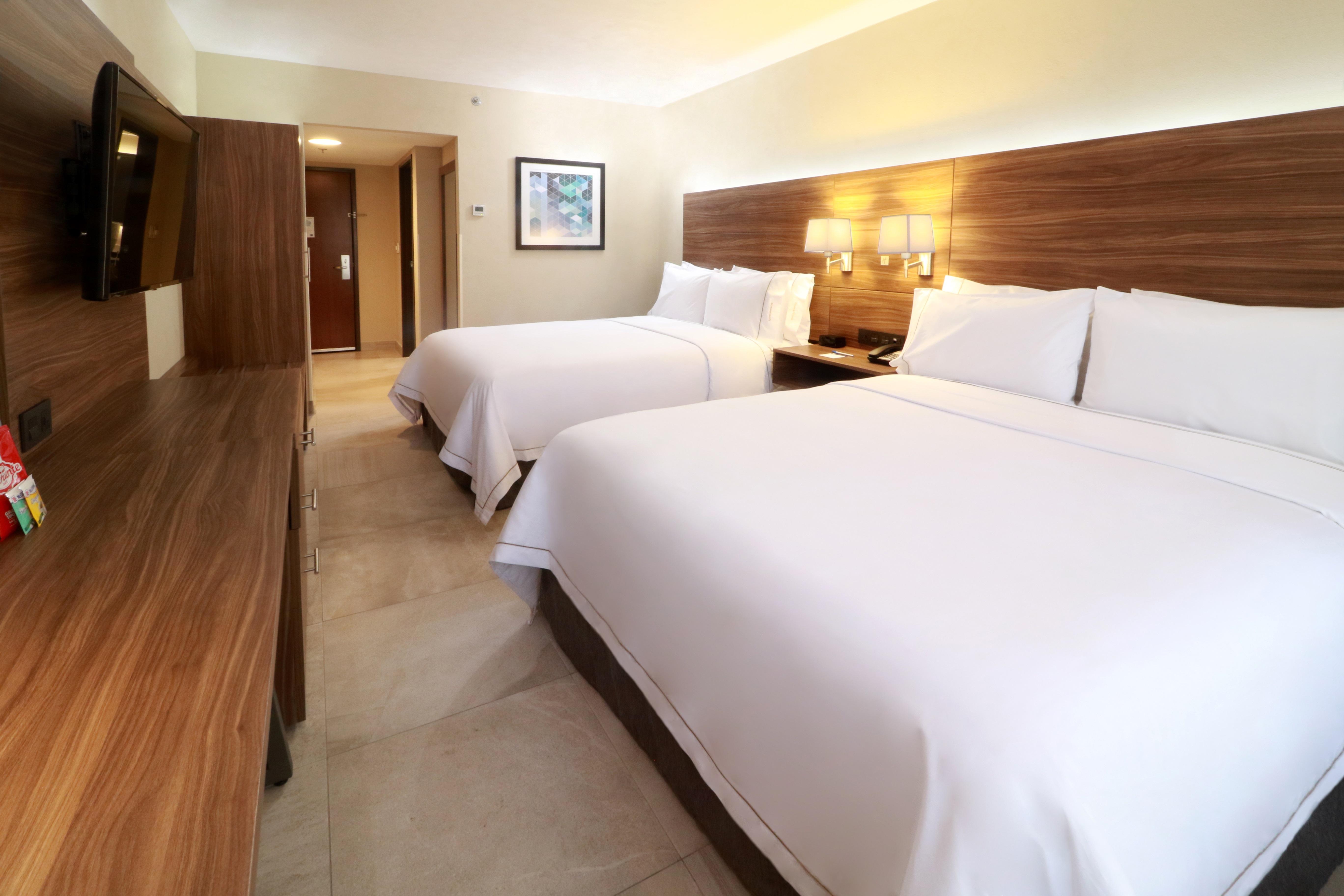 Holiday Inn Express Guadalajara Aeropuerto By Ihg Las Pintas Екстериор снимка