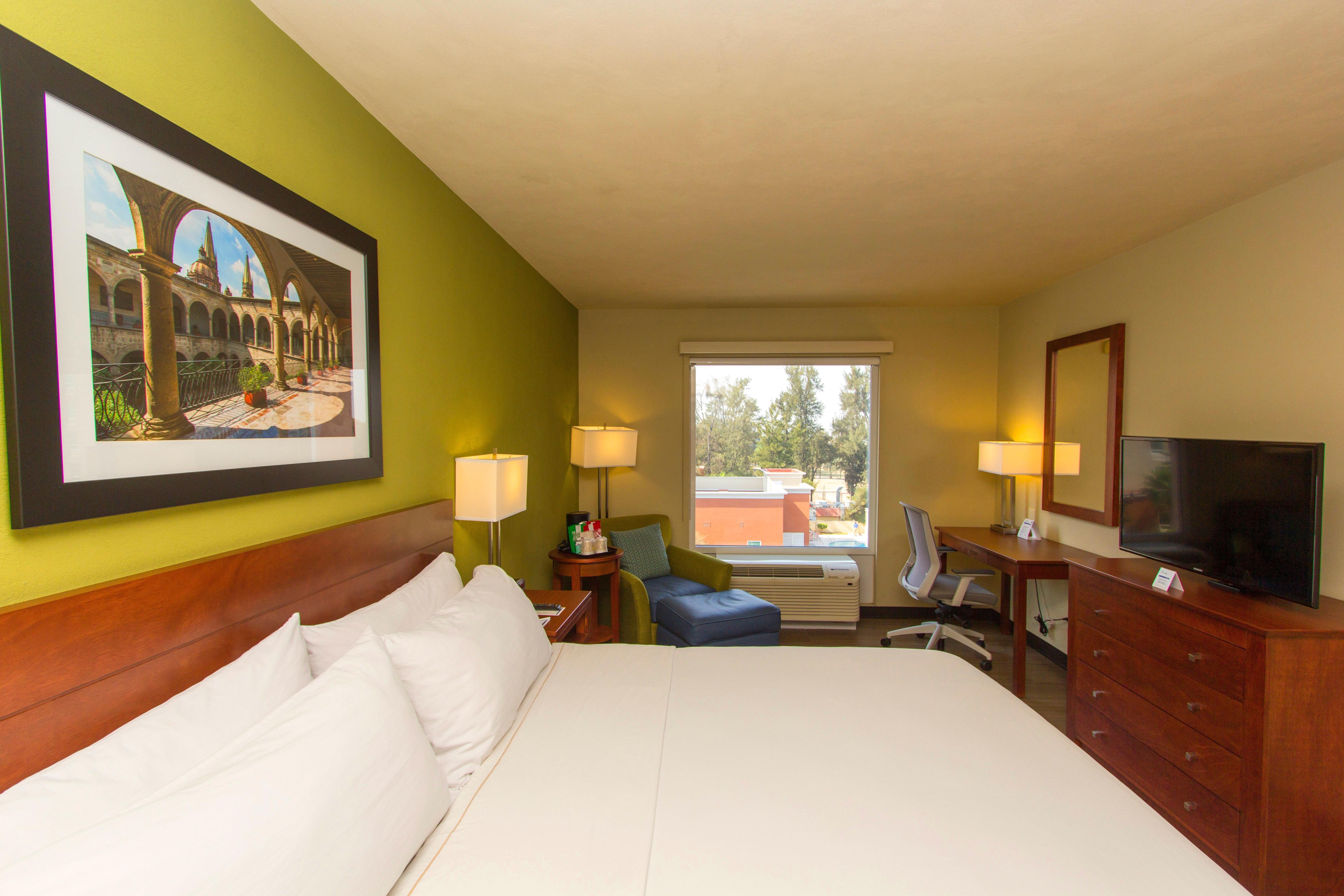 Holiday Inn Express Guadalajara Aeropuerto By Ihg Las Pintas Екстериор снимка