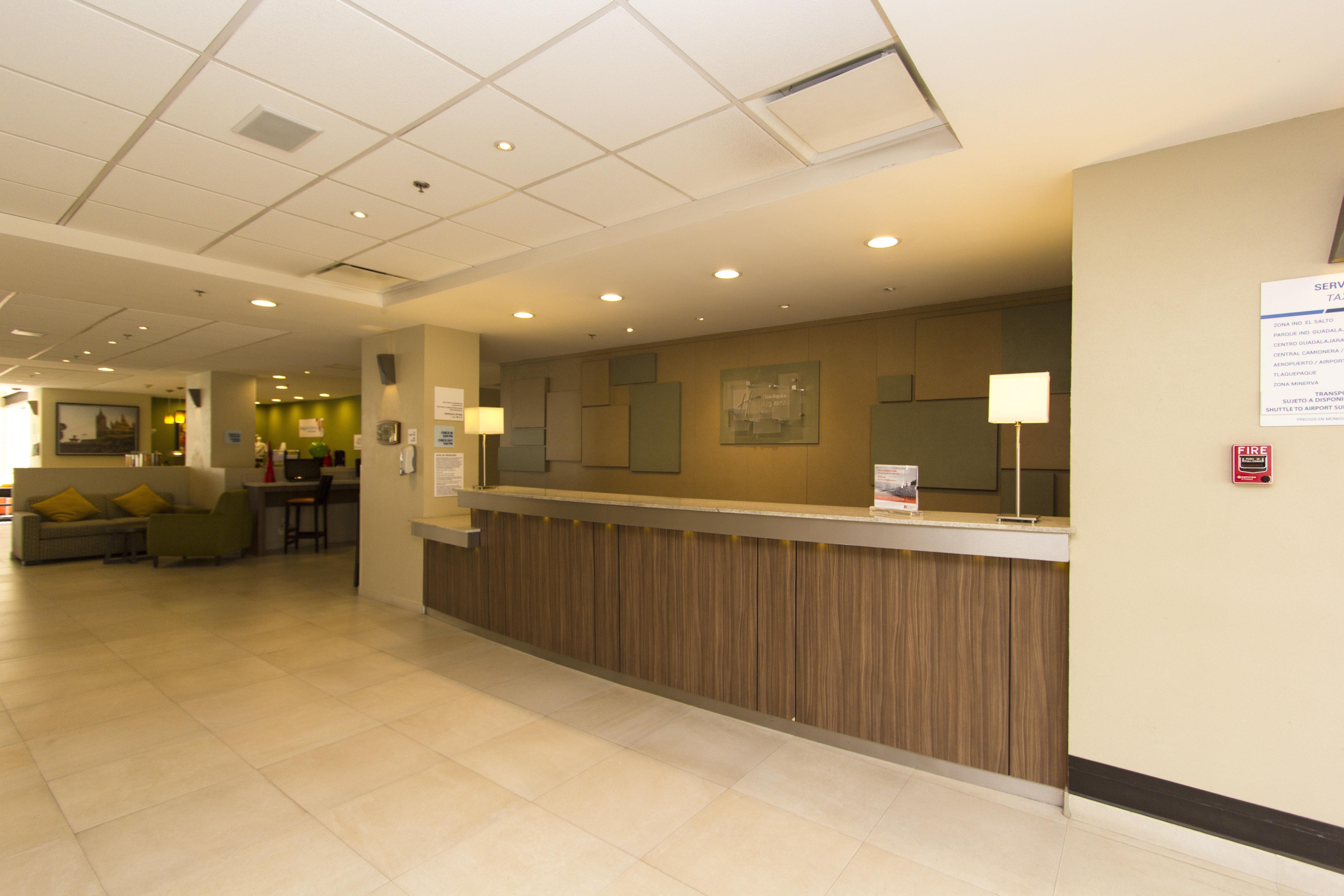 Holiday Inn Express Guadalajara Aeropuerto By Ihg Las Pintas Екстериор снимка