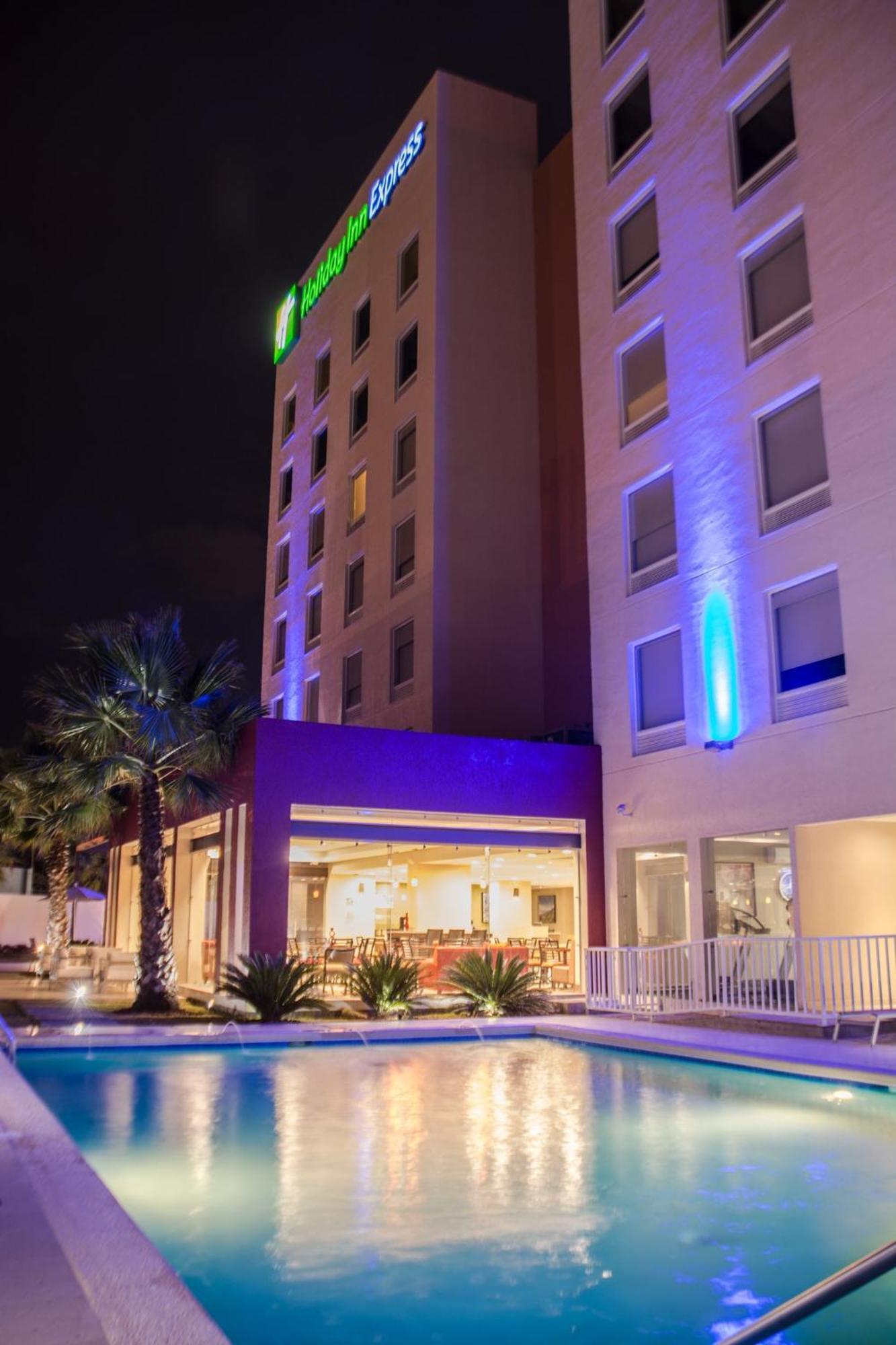 Holiday Inn Express Guadalajara Aeropuerto By Ihg Las Pintas Екстериор снимка