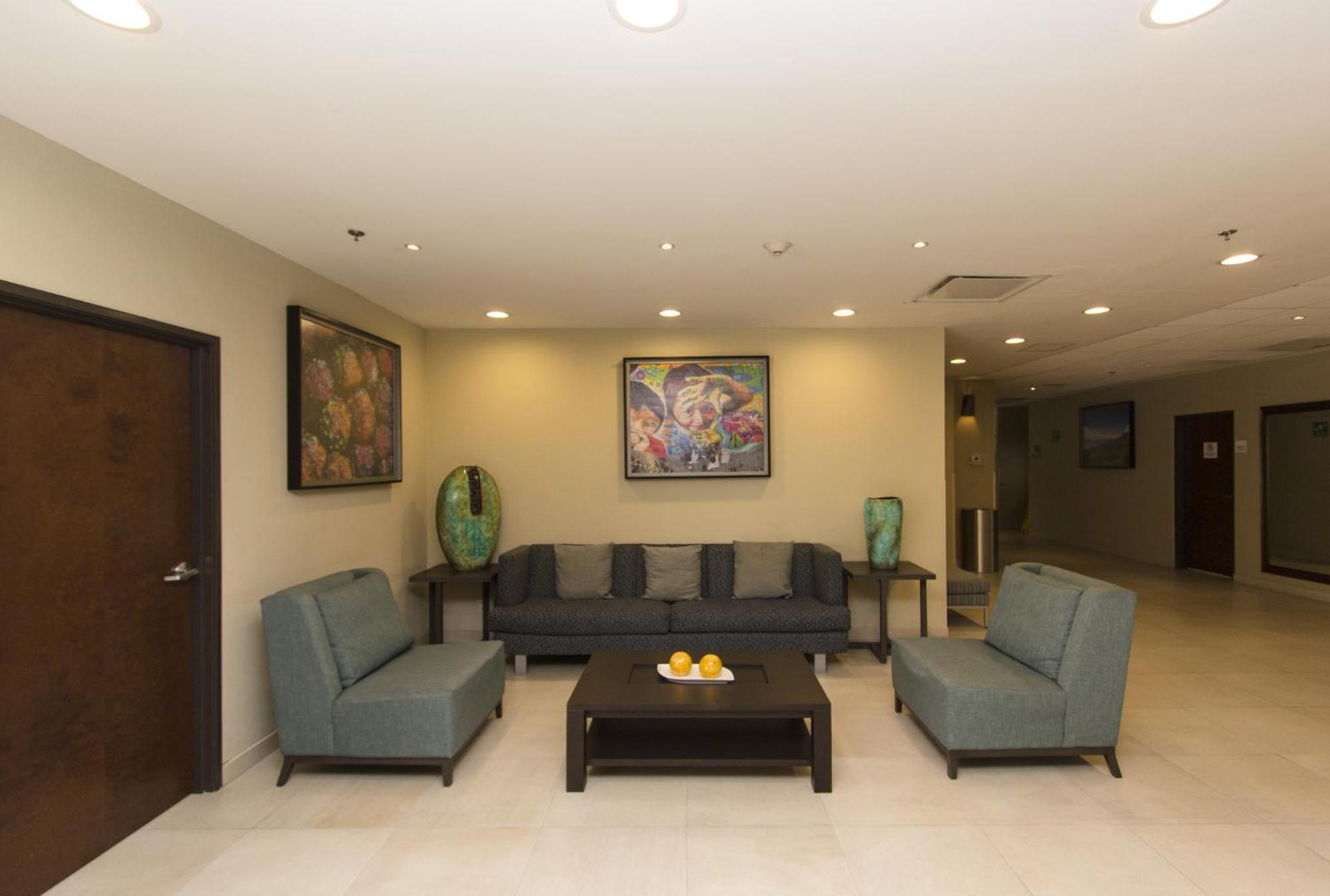 Holiday Inn Express Guadalajara Aeropuerto By Ihg Las Pintas Екстериор снимка
