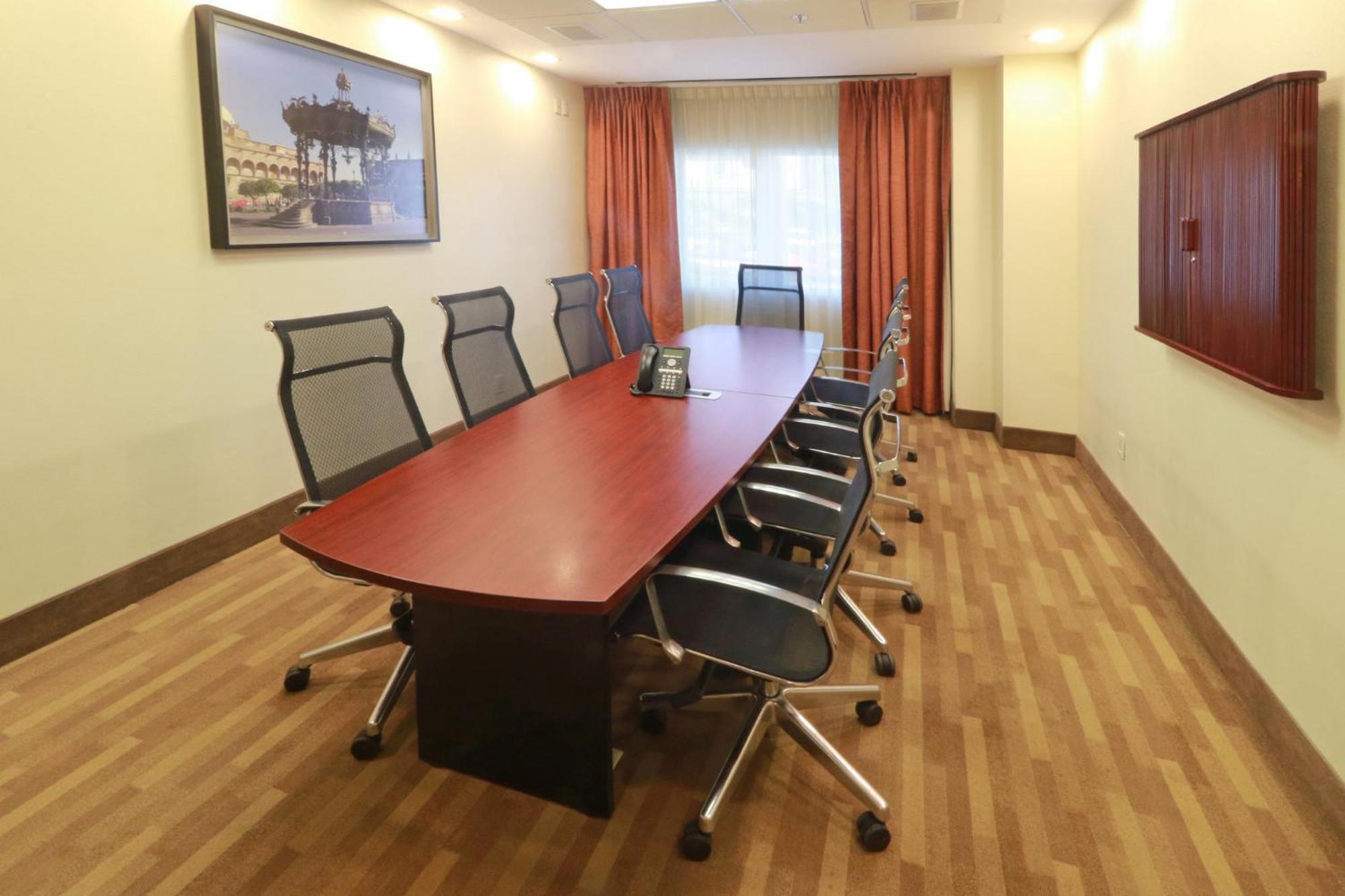 Holiday Inn Express Guadalajara Aeropuerto By Ihg Las Pintas Екстериор снимка