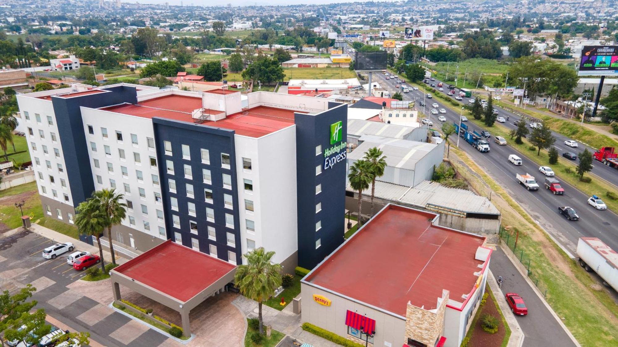 Holiday Inn Express Guadalajara Aeropuerto By Ihg Las Pintas Екстериор снимка