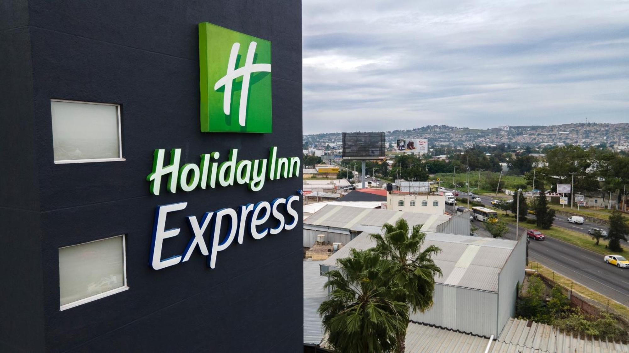 Holiday Inn Express Guadalajara Aeropuerto By Ihg Las Pintas Екстериор снимка