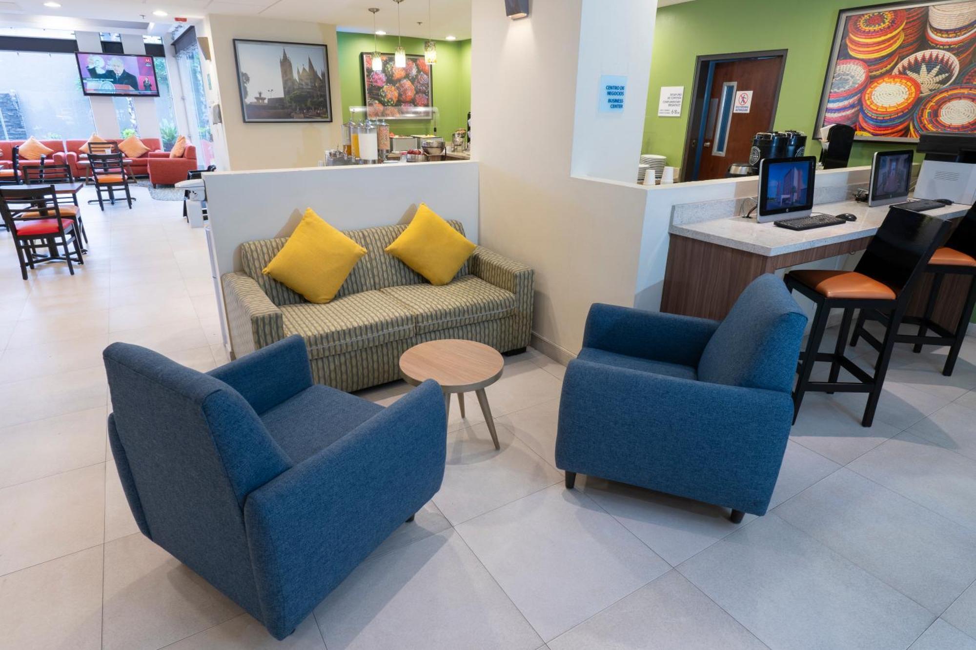 Holiday Inn Express Guadalajara Aeropuerto By Ihg Las Pintas Екстериор снимка