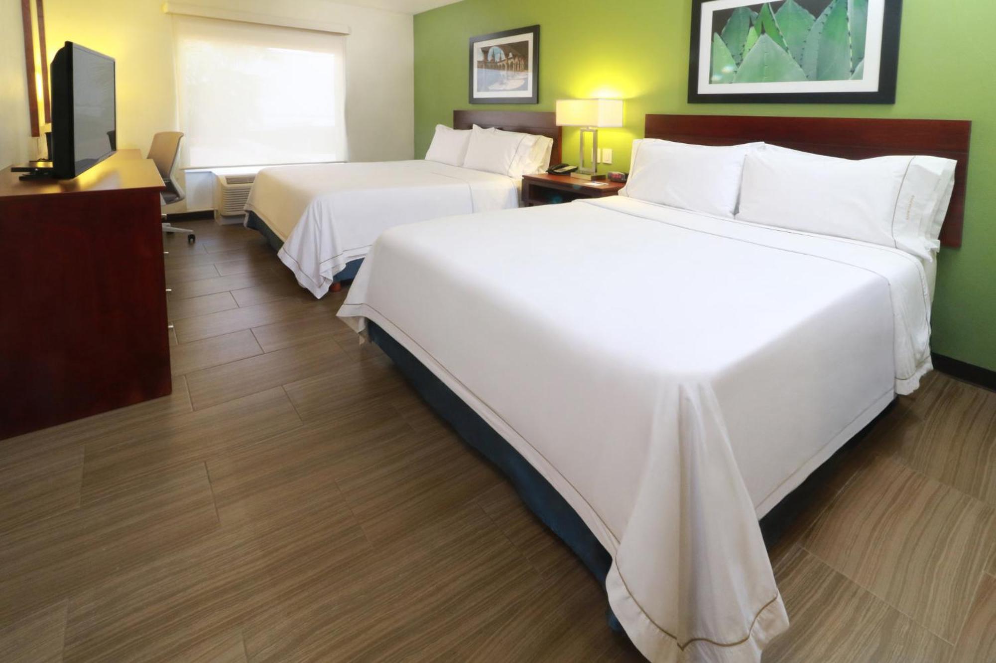 Holiday Inn Express Guadalajara Aeropuerto By Ihg Las Pintas Екстериор снимка