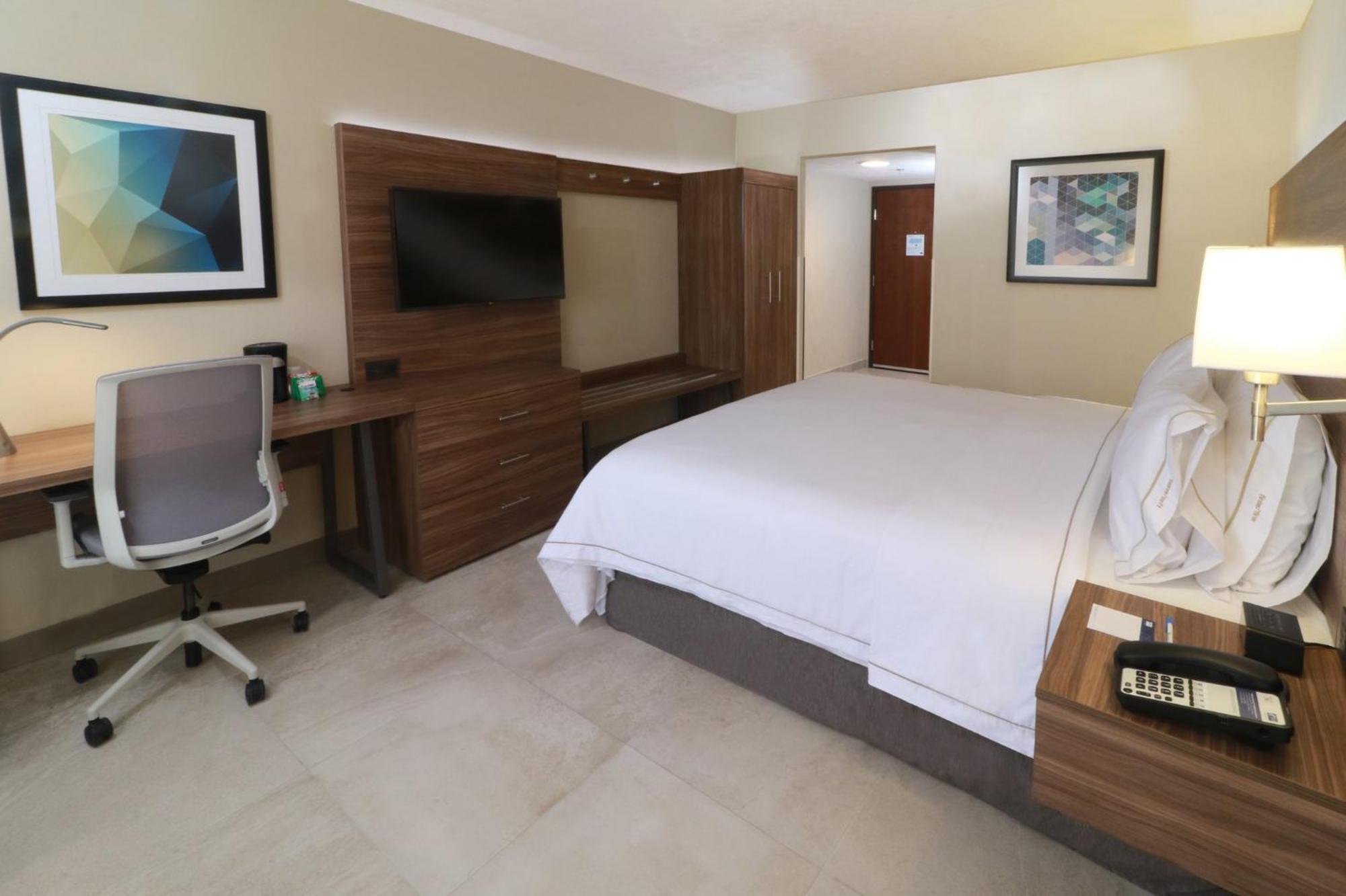 Holiday Inn Express Guadalajara Aeropuerto By Ihg Las Pintas Екстериор снимка